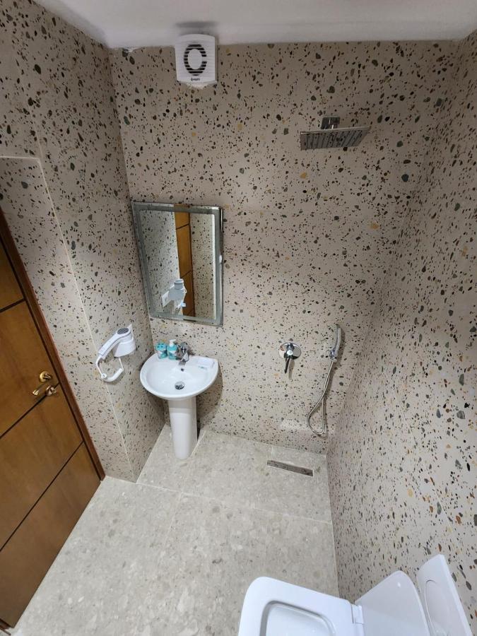 Pietro Guesthouse 2 Tirana Bagian luar foto